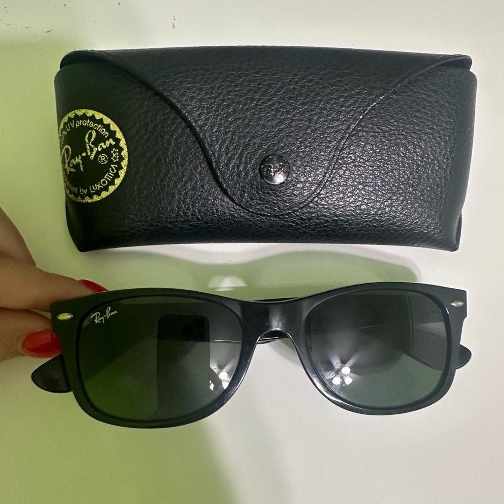 Ray-Ban New Wayfarer Black Sunglasses with Case